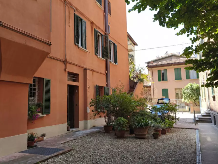 Immagine 17 di Appartamento in vendita  in Via Rialto a Bologna