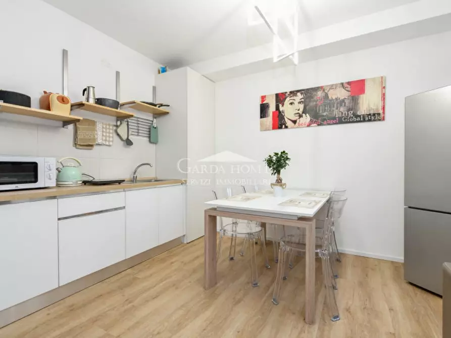 Immagine 3 di Appartamento in vendita  in Via Lorenzini 5 a Desenzano Del Garda