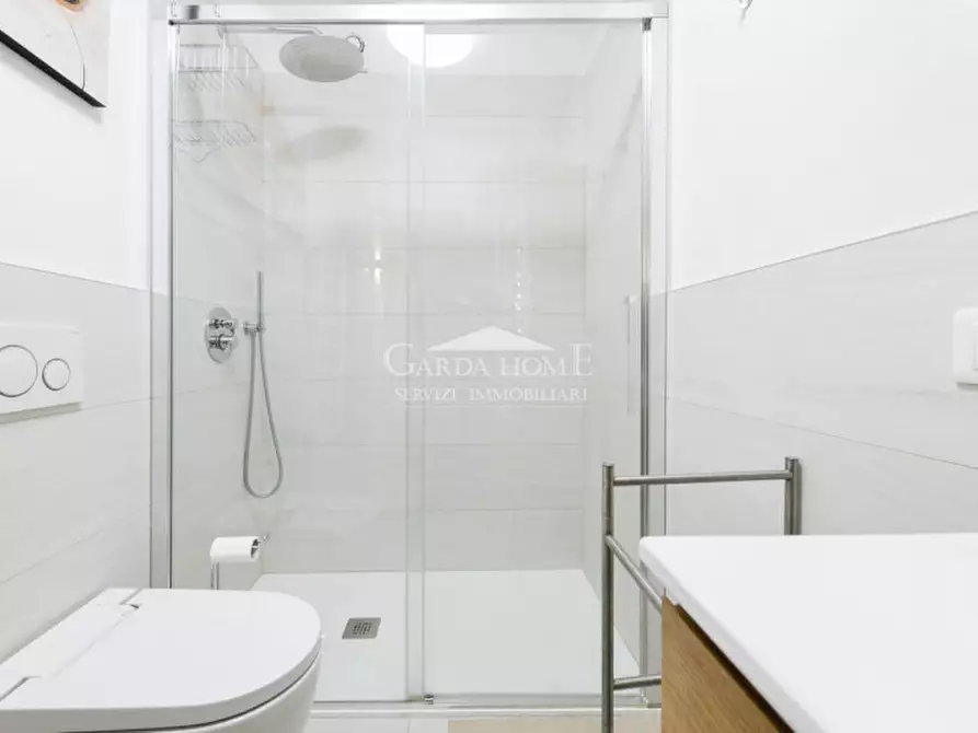 Immagine 8 di Appartamento in vendita  in Via Lorenzini 5 a Desenzano Del Garda