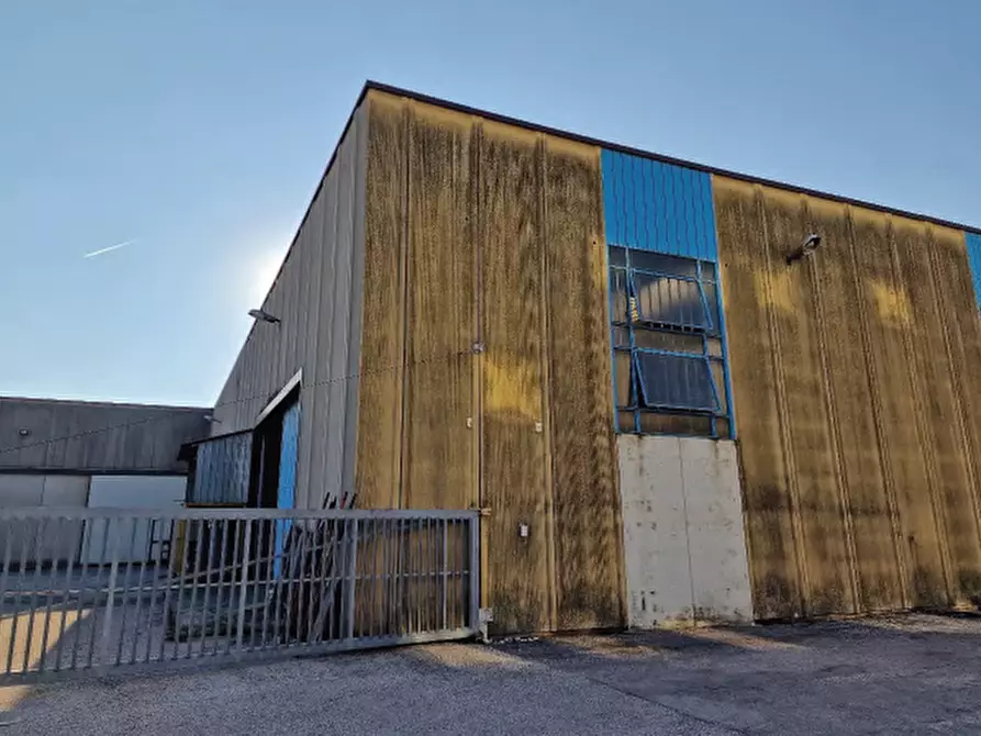 Immagine 1 di Laboratorio in vendita  in Via Feltrina, 21 a Pederobba