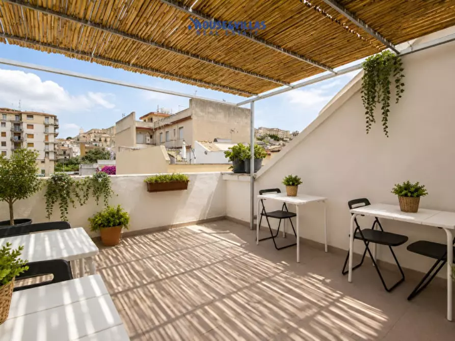 Immagine 3 di Bed & Breakfast in vendita  in Via Angelo Cavarra a Noto
