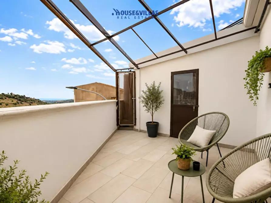 Immagine 5 di Bed & Breakfast in vendita  in Via Angelo Cavarra a Noto