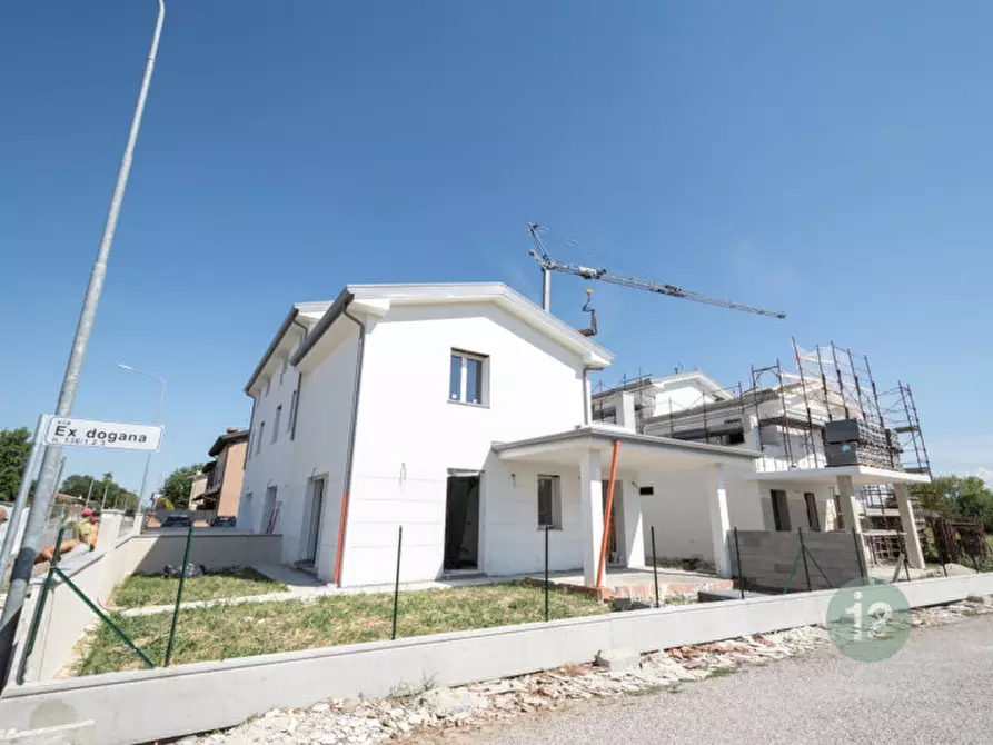 Immagine 1 di Villetta a schiera in vendita  in Via Ex Dogana a Cento