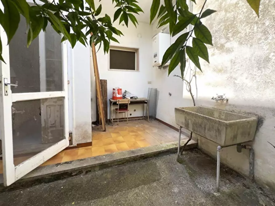 Immagine 7 di Palazzo in vendita  in Via Giuseppe Parini, 8-10-12, Squinzano LE, Italia a Squinzano
