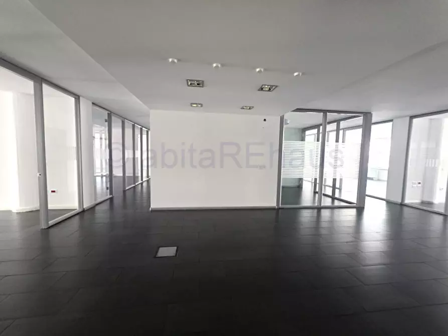 Immagine 1 di Ufficio in affitto  in Via Francesco Crispi - Francesco-Crispi-Straße a Bolzano