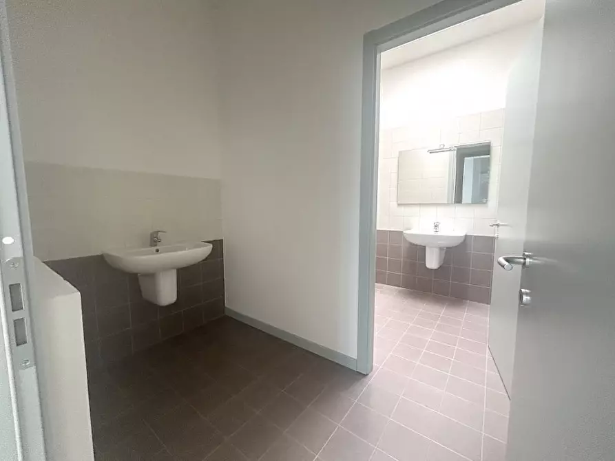 Immagine 5 di Ufficio in affitto  in via romagna a Cesena