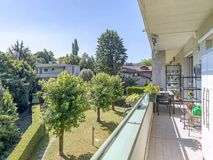Immagine 13 di Appartamento in vendita  in Via Ariberto Da Intimiano a Como