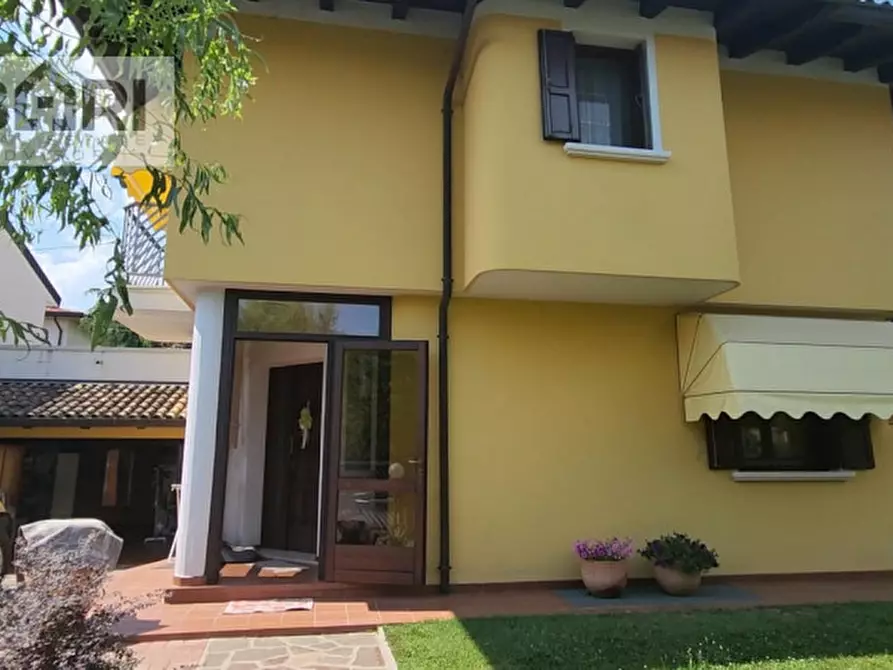 Immagine 1 di Casa bifamiliare in vendita  in Via Zara a Pordenone