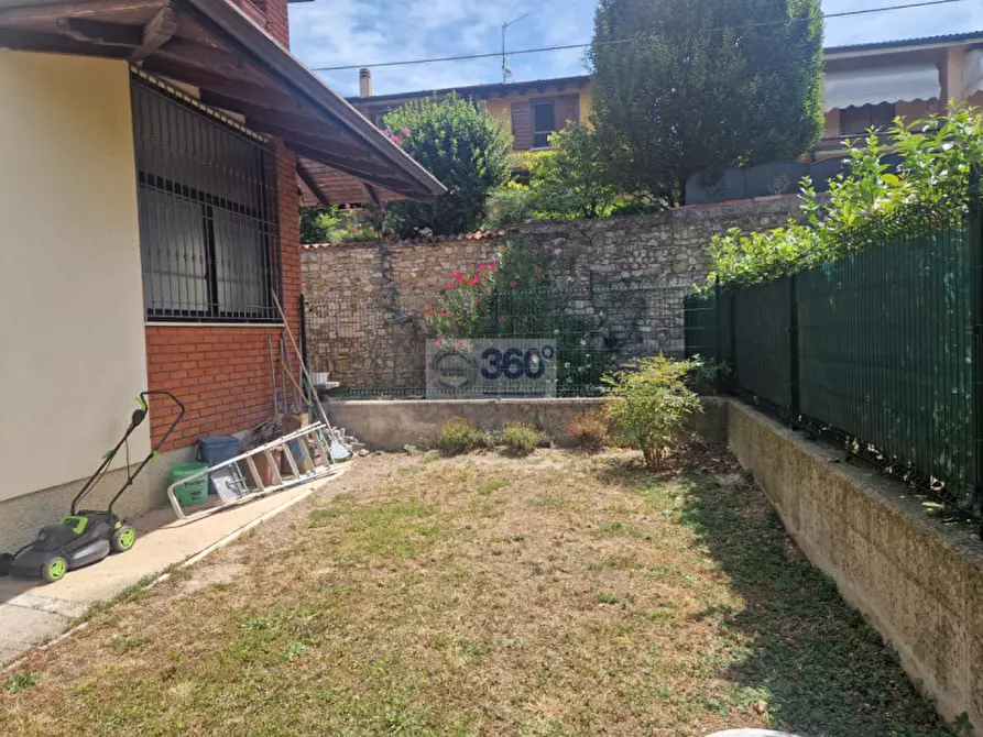 Immagine 17 di Appartamento in vendita  in Via Staffoli a Gussago
