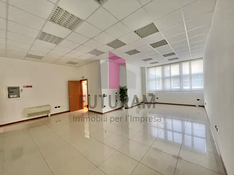 Immagine 4 di Ufficio in vendita  a Torri Di Quartesolo