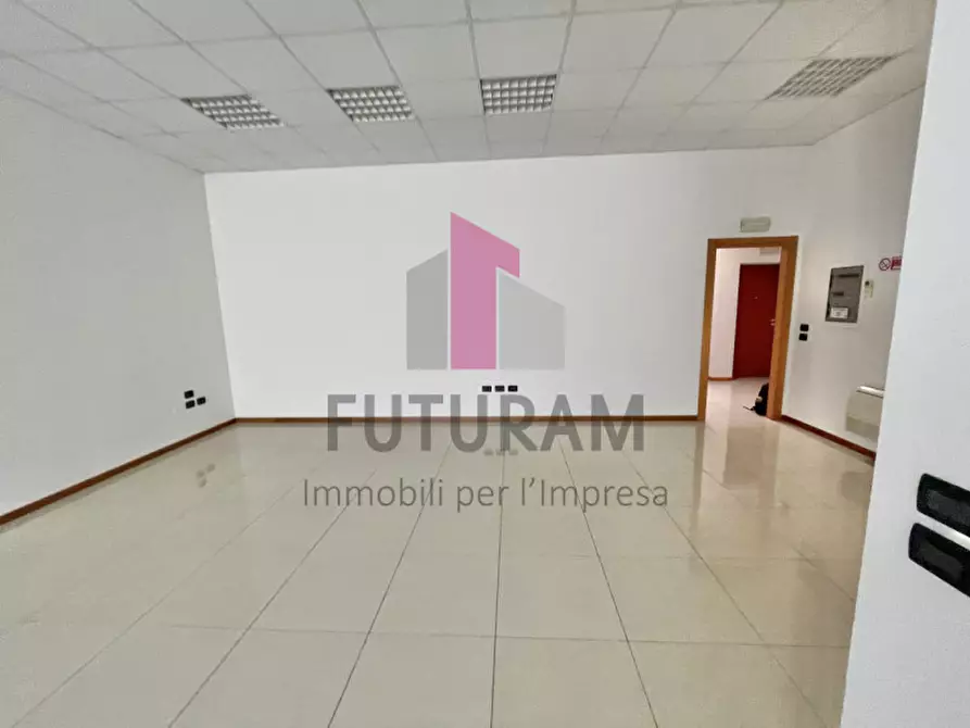 Immagine 9 di Ufficio in vendita  a Torri Di Quartesolo