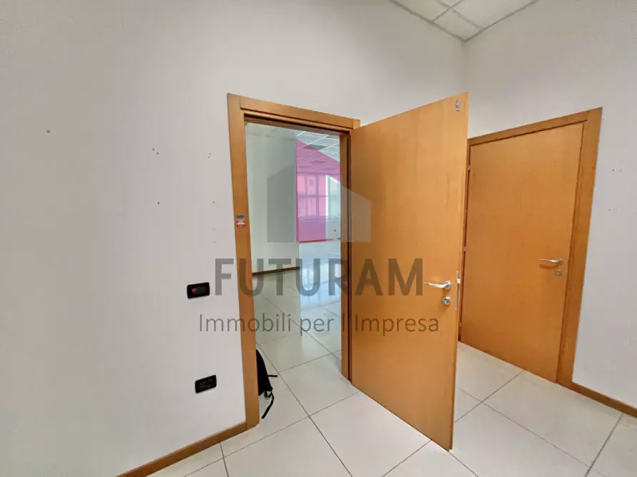 Immagine 13 di Ufficio in vendita  a Torri Di Quartesolo