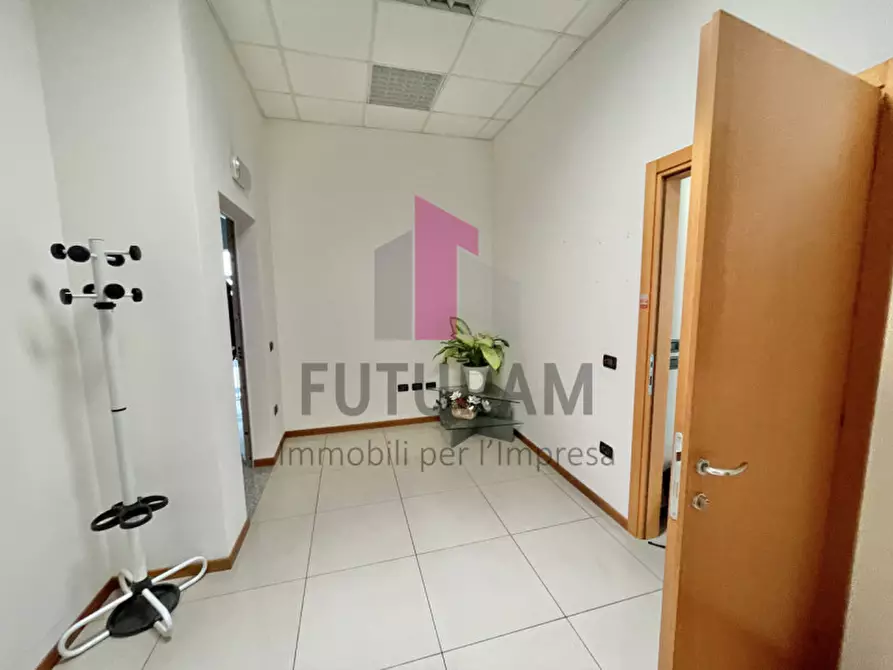 Immagine 14 di Ufficio in vendita  a Torri Di Quartesolo