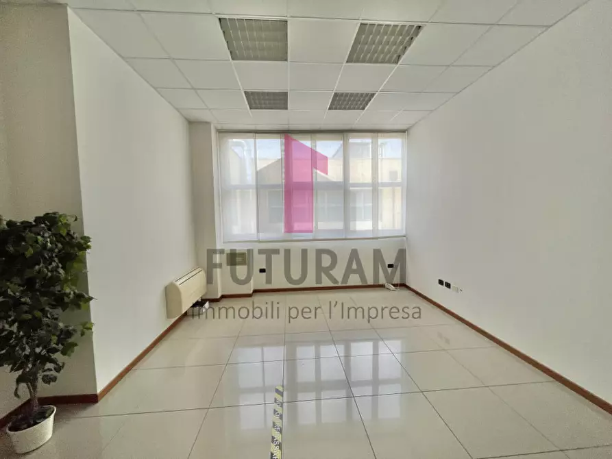 Immagine 15 di Ufficio in vendita  a Torri Di Quartesolo