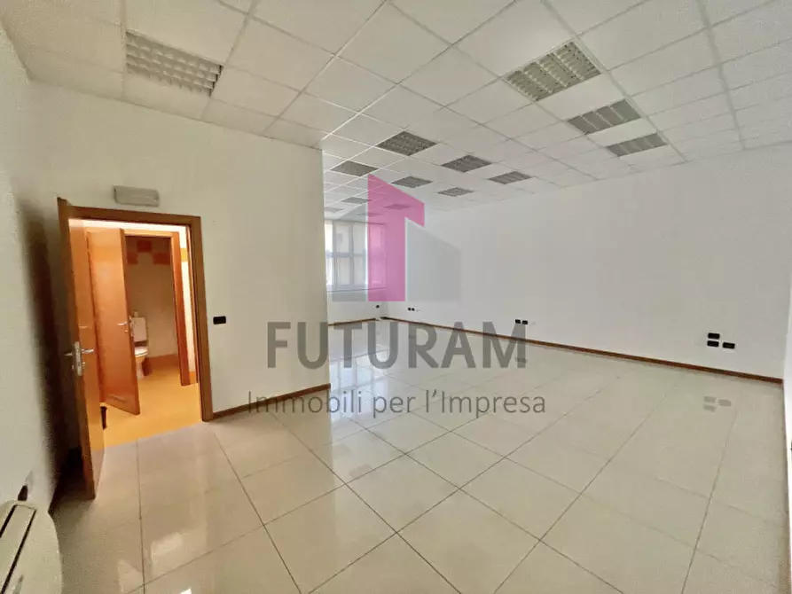 Immagine 2 di Ufficio in affitto  a Torri Di Quartesolo