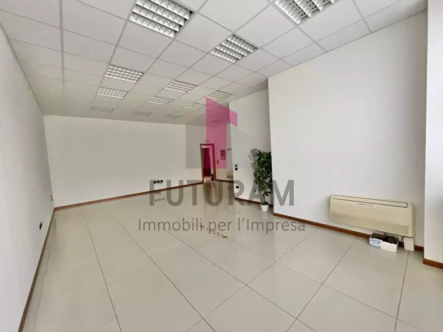 Immagine 6 di Ufficio in affitto  a Torri Di Quartesolo