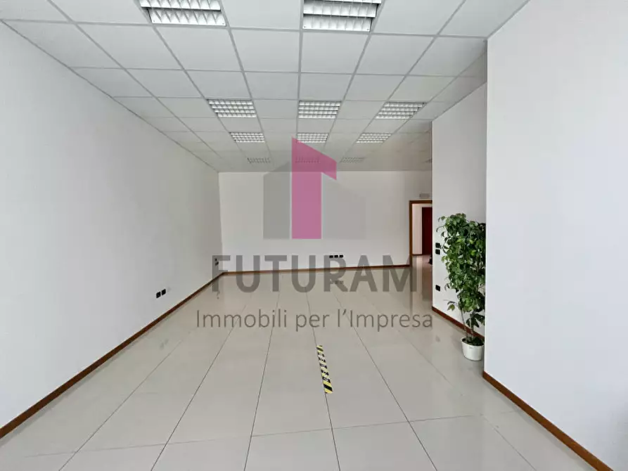Immagine 7 di Ufficio in affitto  a Torri Di Quartesolo