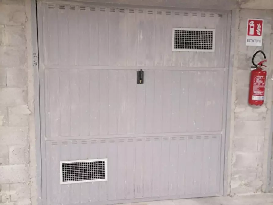 Immagine 1 di Garage in vendita  in Via Giano della Bella a Firenze