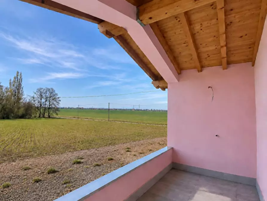 Immagine 14 di Villa in vendita  in via fossa a San Prospero