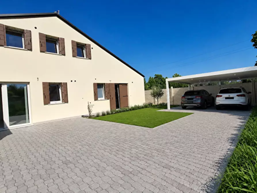 Immagine 2 di Casa bifamiliare in vendita  in Via Piave a Ponte San Nicolò
