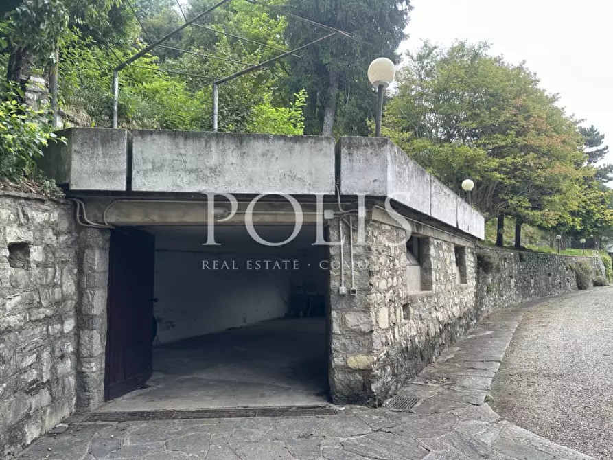 Immagine 8 di Villa in vendita  a Eupilio