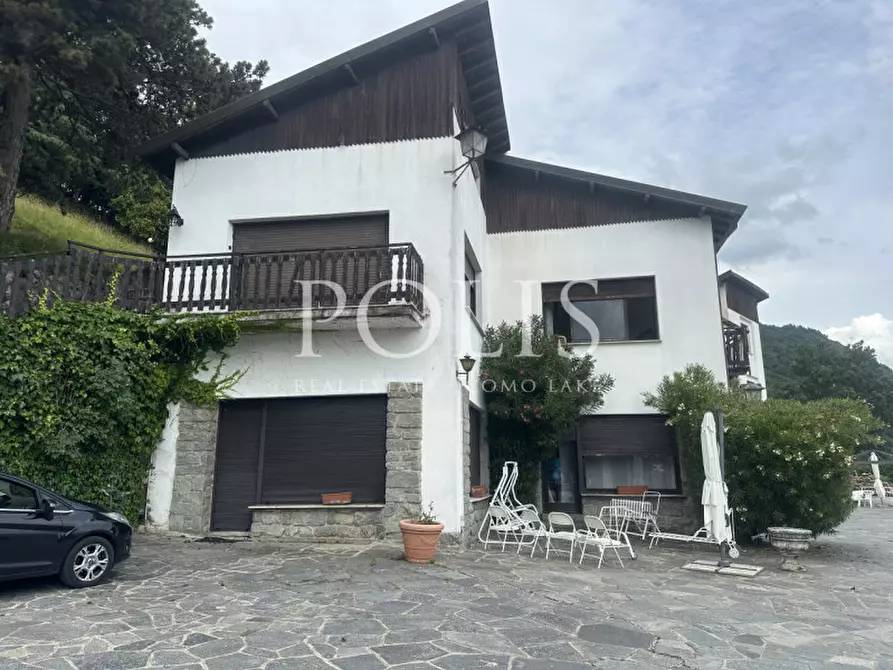 Immagine 10 di Villa in vendita  a Eupilio