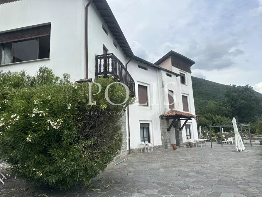 Immagine 11 di Villa in vendita  a Eupilio