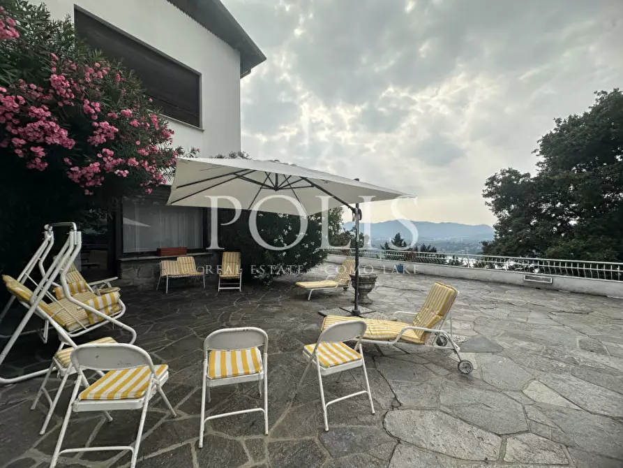 Immagine 12 di Villa in vendita  a Eupilio