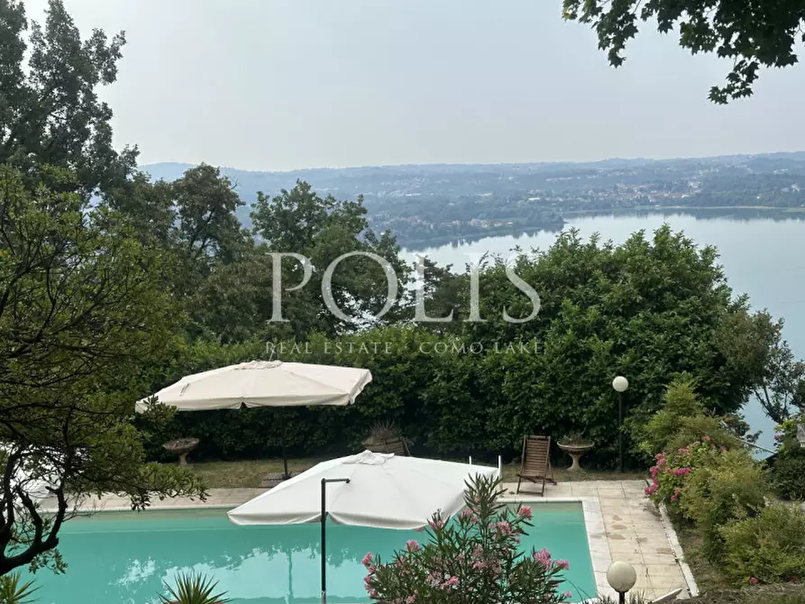 Immagine 20 di Villa in vendita  a Eupilio