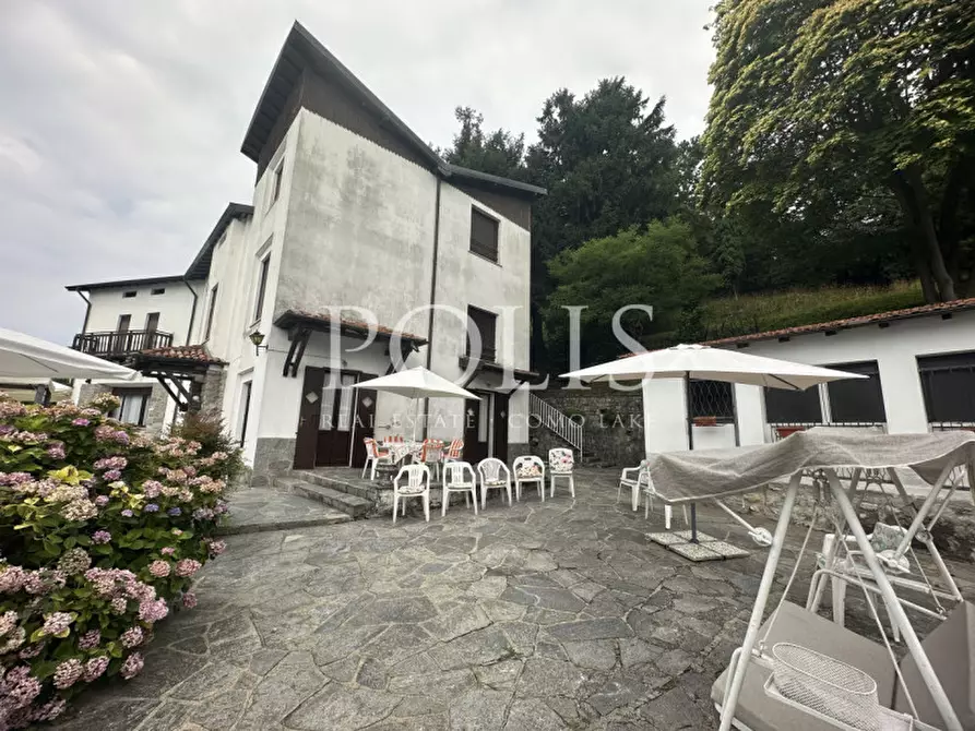 Immagine 21 di Villa in vendita  a Eupilio