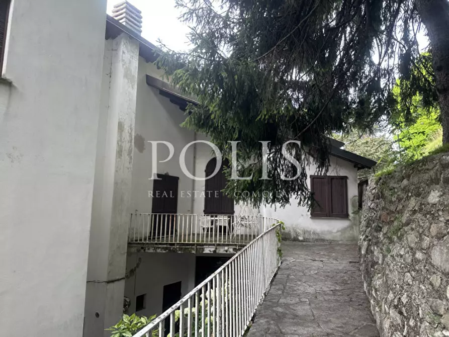 Immagine 28 di Villa in vendita  a Eupilio