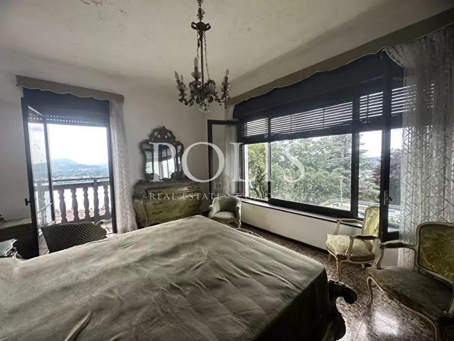Immagine 46 di Villa in vendita  a Eupilio