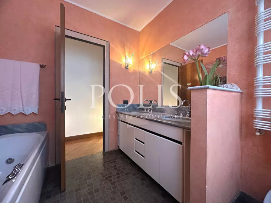 Immagine 34 di Villa in vendita  in VIA PER CARCANO SNC a Albavilla