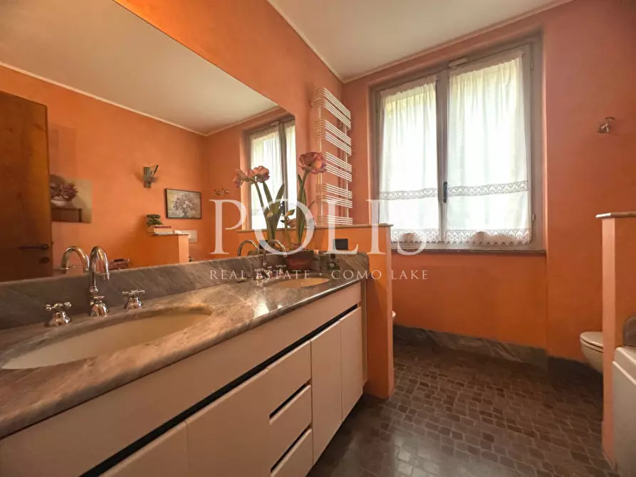 Immagine 35 di Villa in vendita  in VIA PER CARCANO SNC a Albavilla