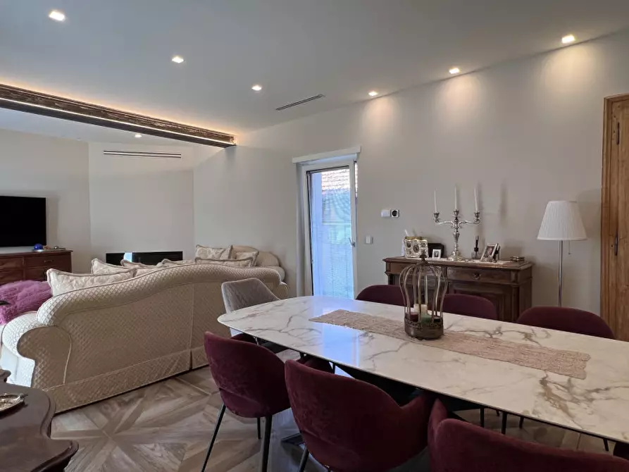 Immagine 2 di Villa in vendita  a Rivoli