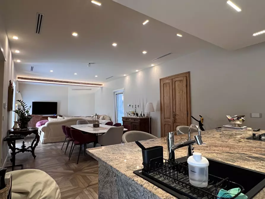Immagine 9 di Villa in vendita  a Rivoli