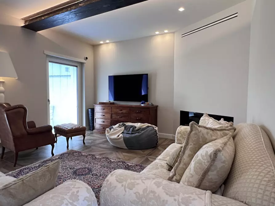 Immagine 27 di Villa in vendita  a Rivoli