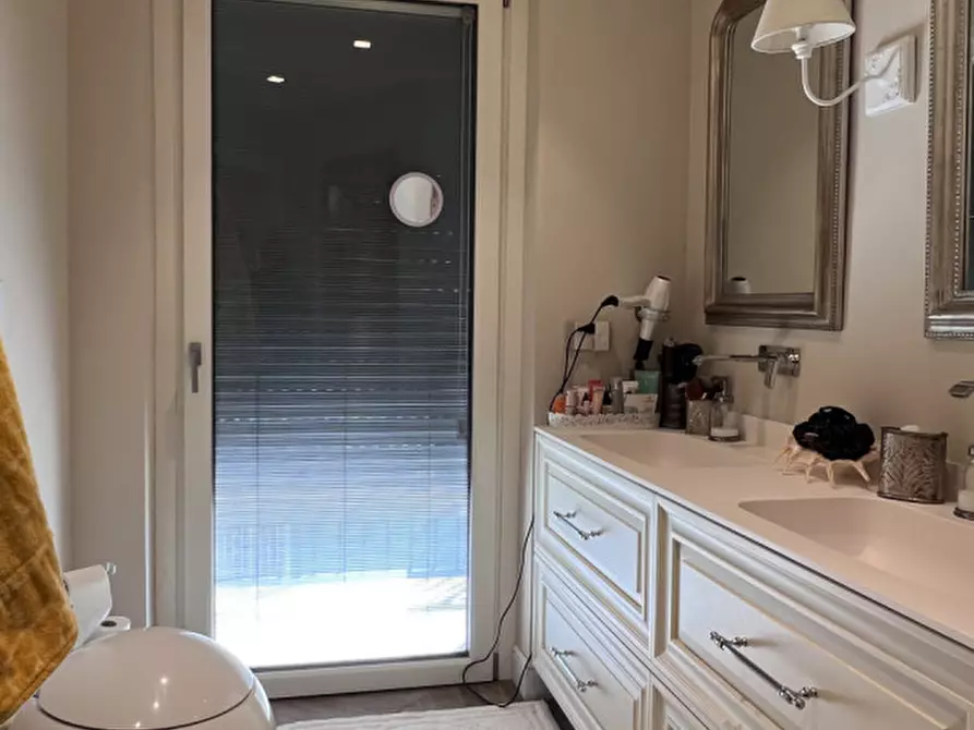 Immagine 58 di Villa in vendita  a Rivoli