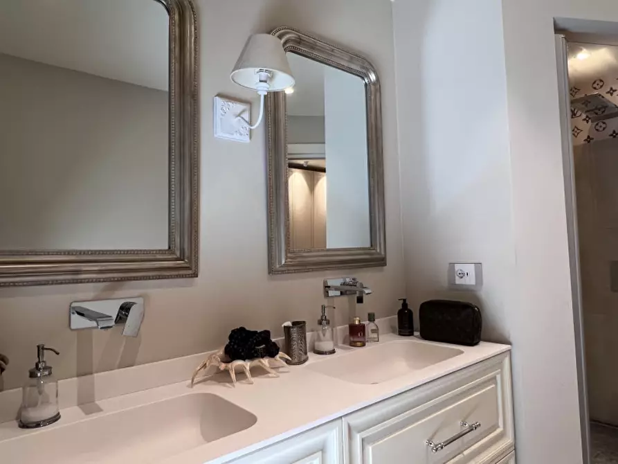 Immagine 62 di Villa in vendita  a Rivoli