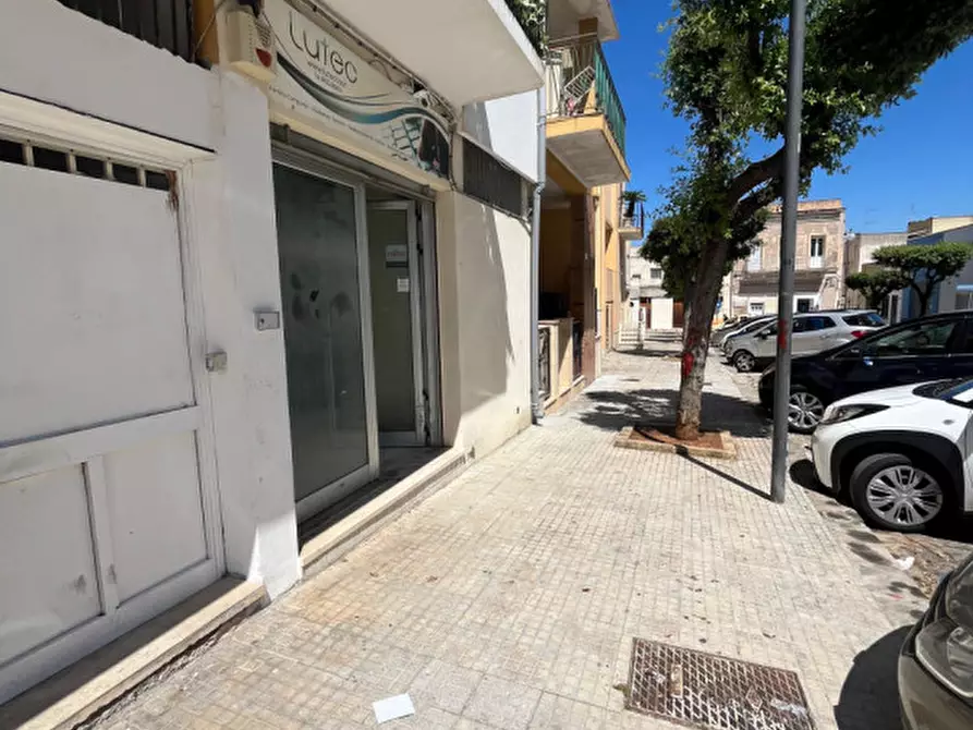Immagine 4 di Negozio in vendita  in Via Malta a Alezio