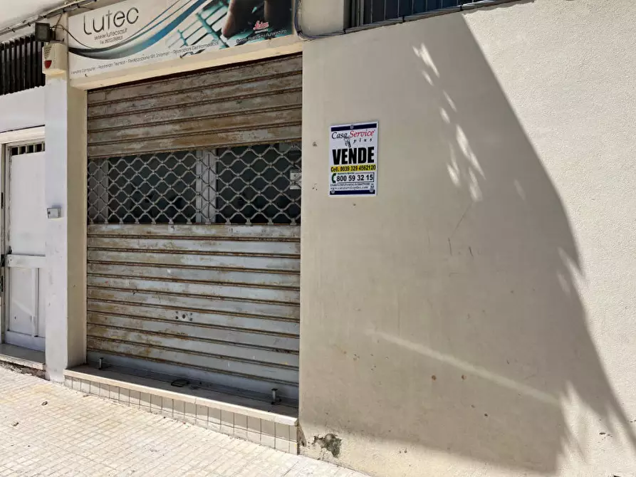 Immagine 5 di Negozio in vendita  in Via Malta a Alezio