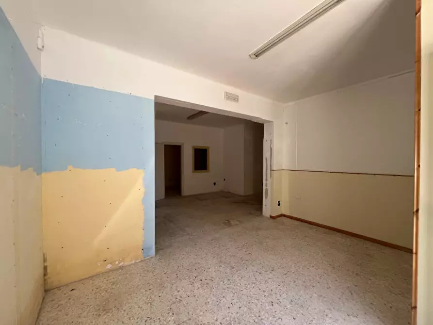 Immagine 7 di Negozio in vendita  in Via Malta a Alezio