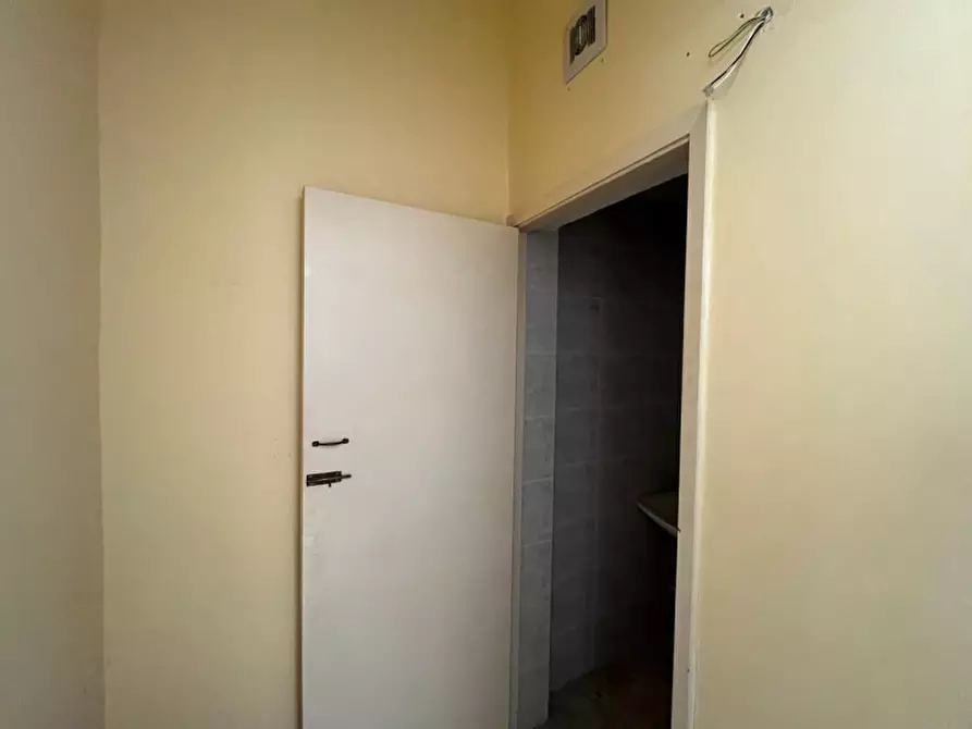 Immagine 13 di Negozio in vendita  in Via Malta a Alezio