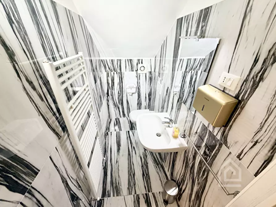 Immagine 13 di Negozio in vendita  in Corso Delio Verna 41 a Verolengo