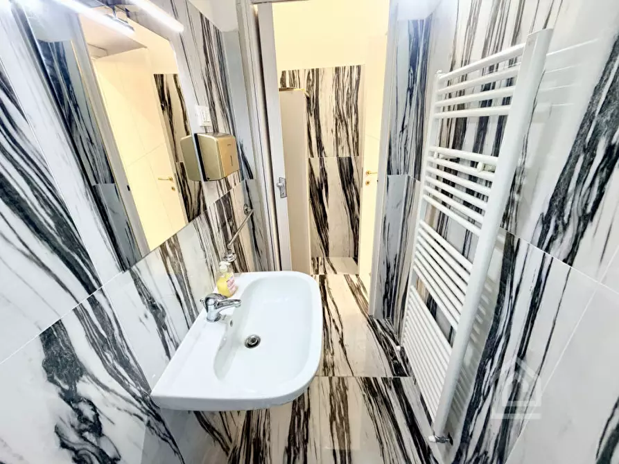 Immagine 14 di Negozio in vendita  in Corso Delio Verna 41 a Verolengo
