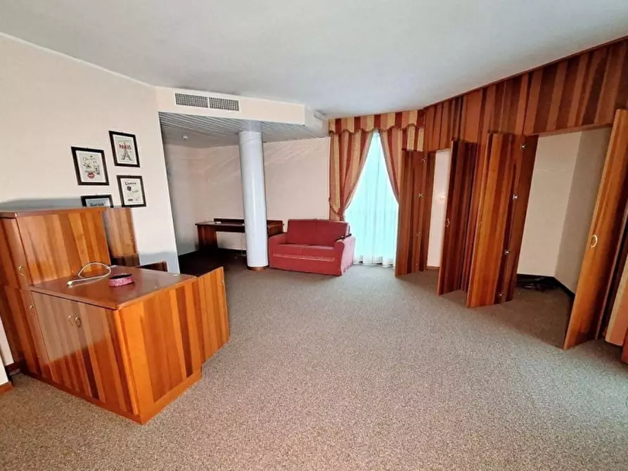 Immagine 4 di Hotel in vendita  in Via Giuseppe di Vittorio, 13, 60044 Fabriano AN, Italia a Fabriano