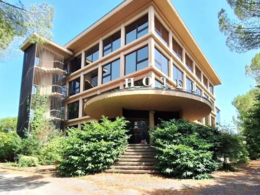 Immagine 1 di Hotel in vendita  in Via Giuseppe di Vittorio, 13, 60044 Fabriano AN, Italia a Fabriano