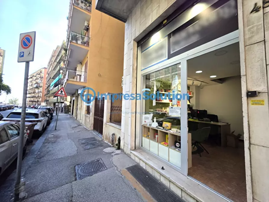 Immagine 2 di Negozio in affitto  in Via Luigi Caldieri a Napoli