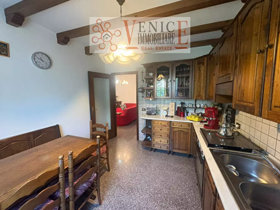 Immagine 1 di Casa trifamiliare in vendita  a Mirano