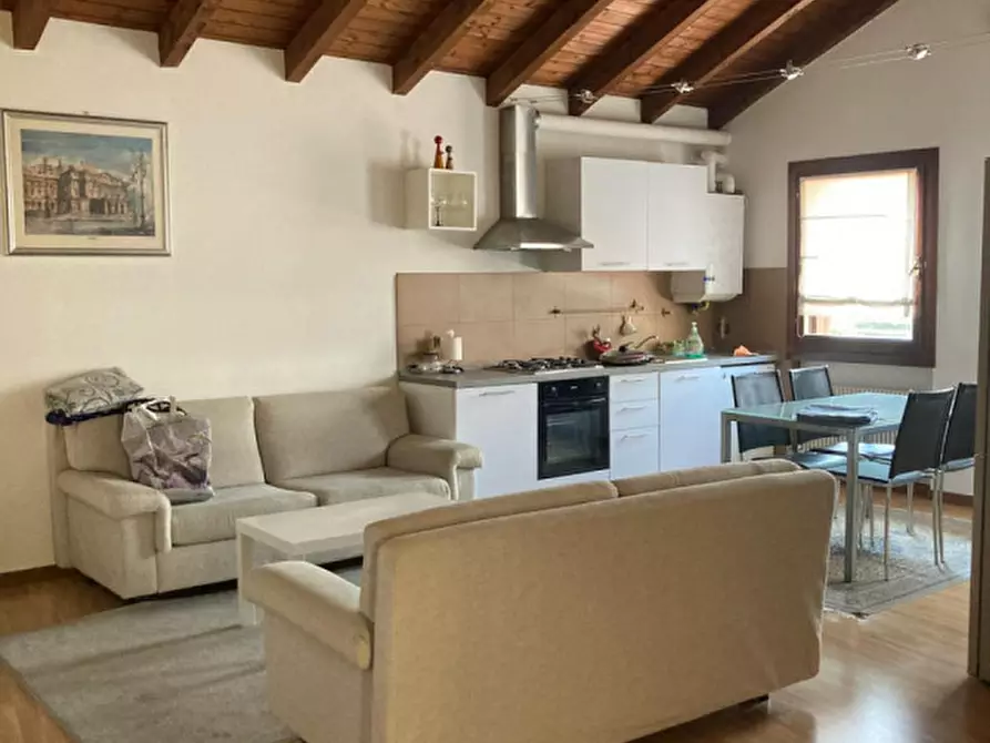 Immagine 2 di Appartamento in affitto  a Schio